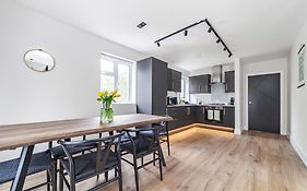 Arte Stays - Serviced Apartments For Leisure And Business - Private Parking - 12 Minutes Walking From Wembley Stadium
